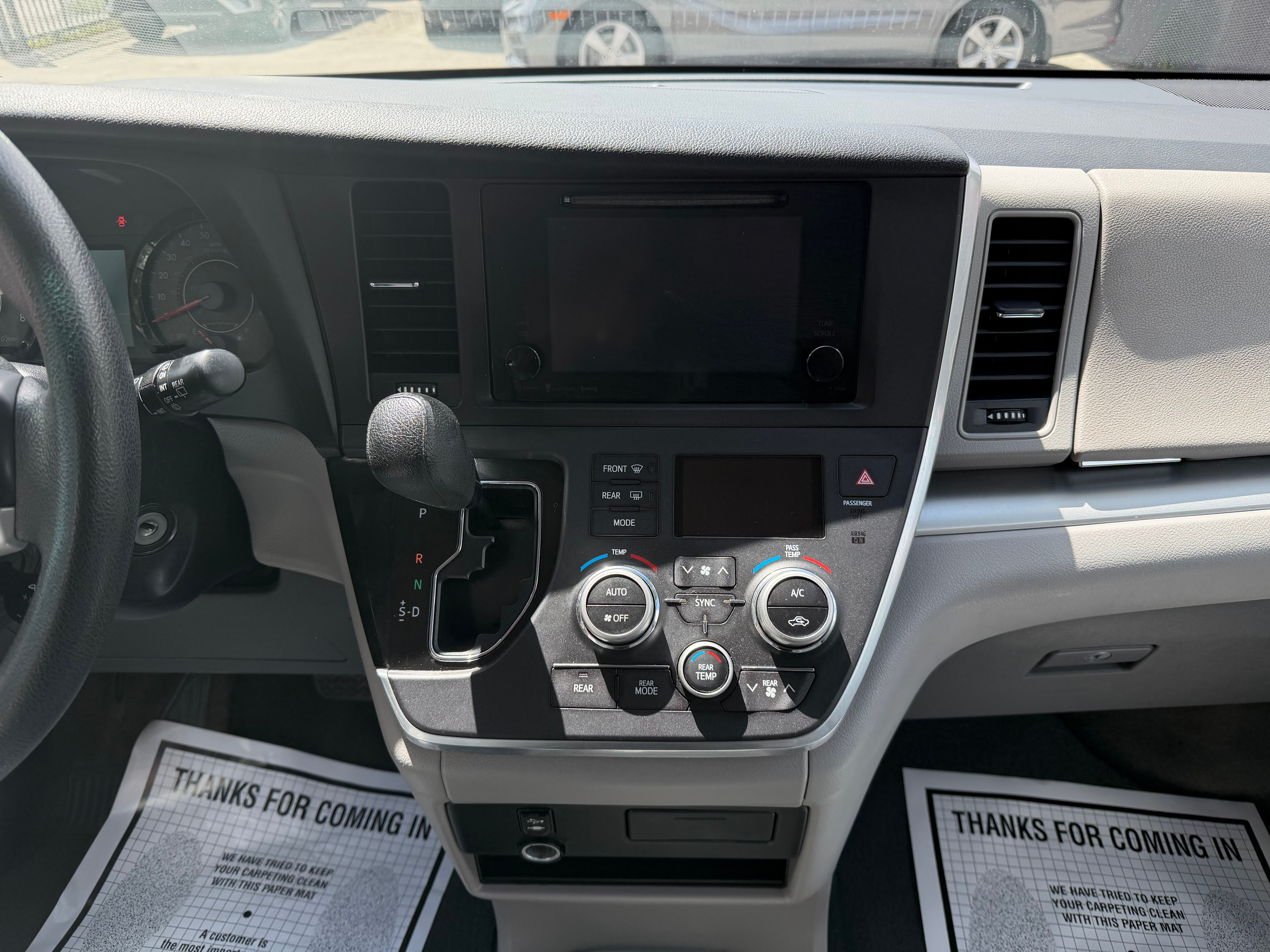 2016 Toyota Sienna LE - Photo 45