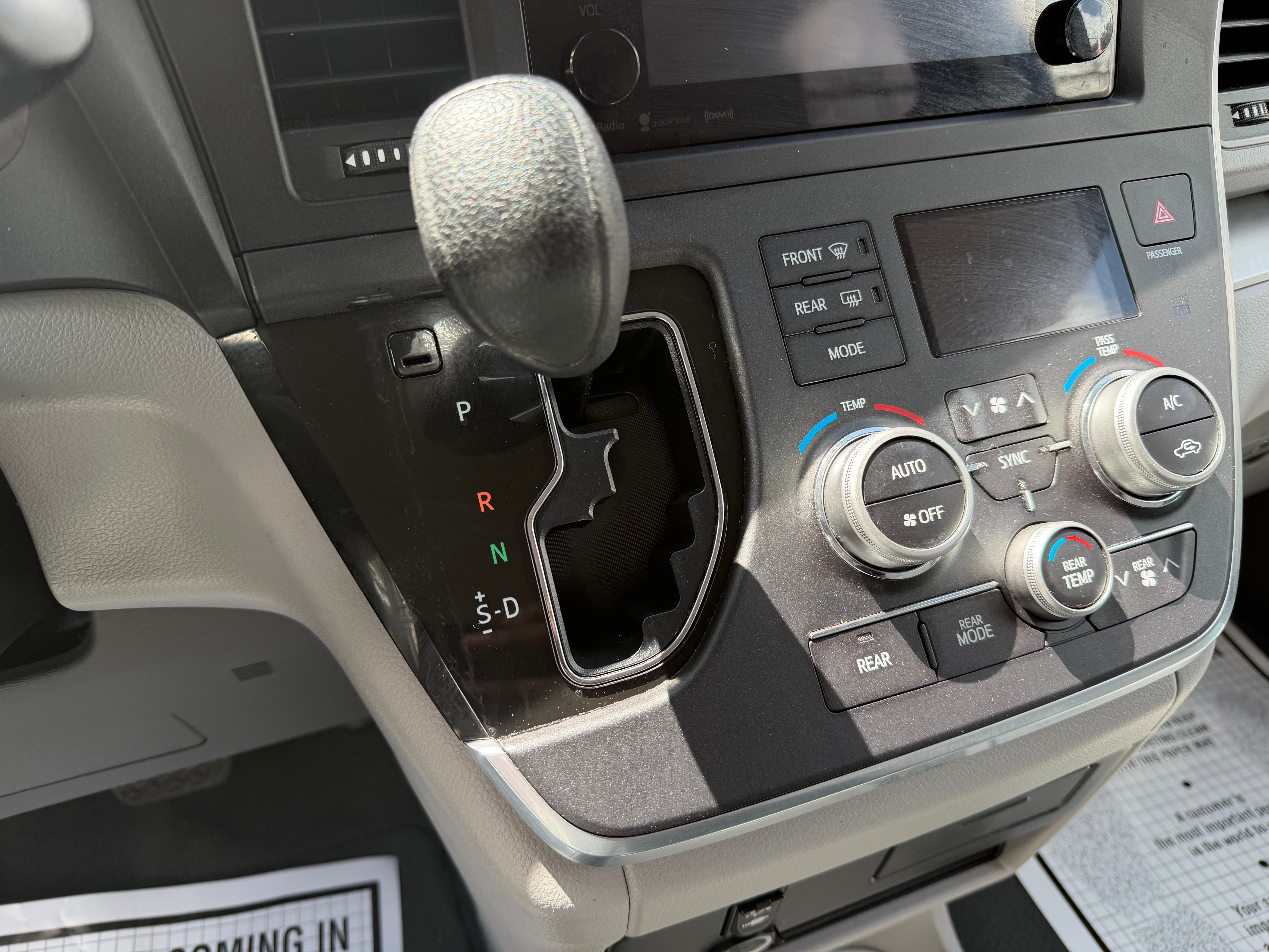 2016 Toyota Sienna LE - Photo 34