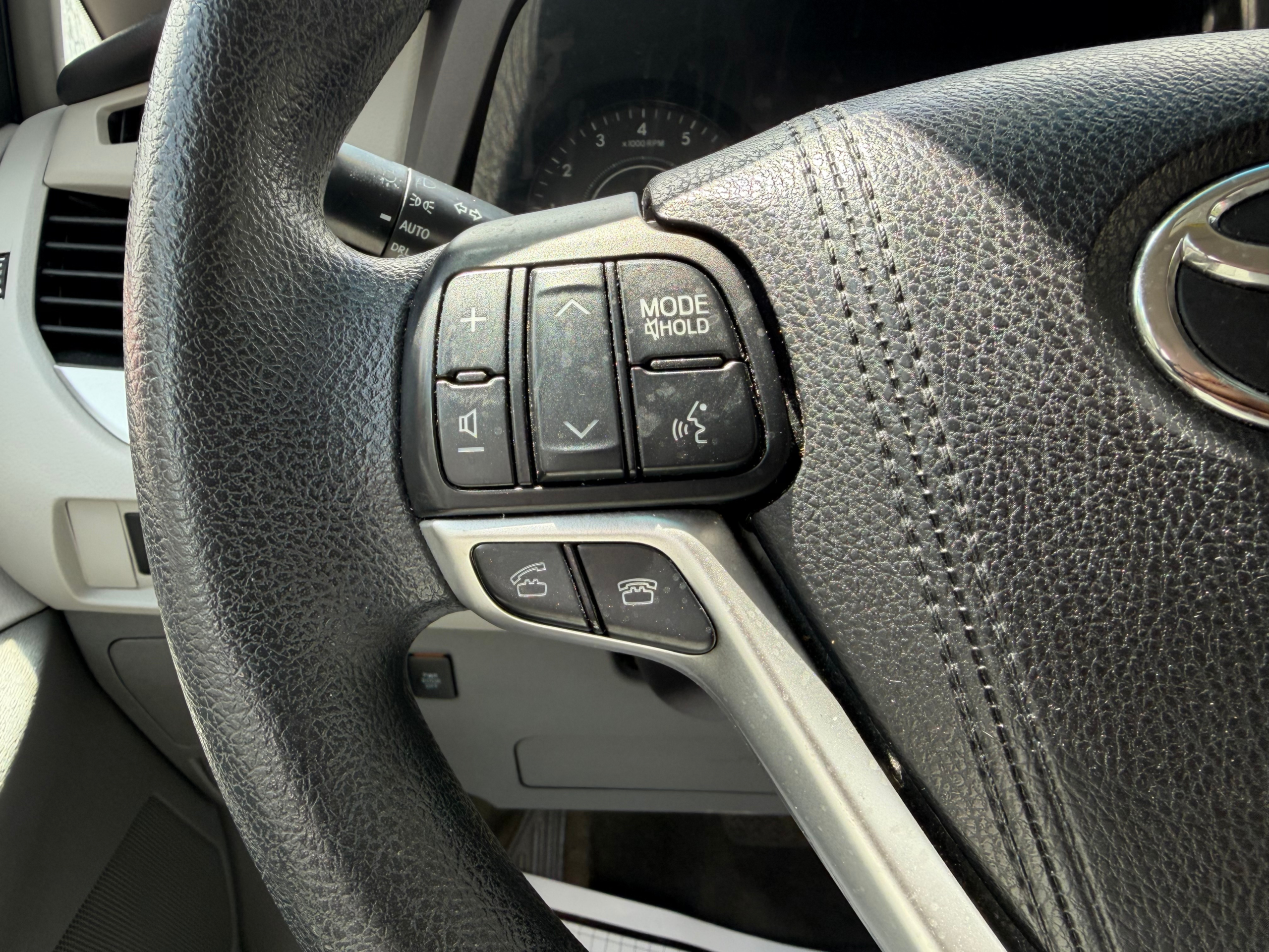 2016 Toyota Sienna LE - Photo 22