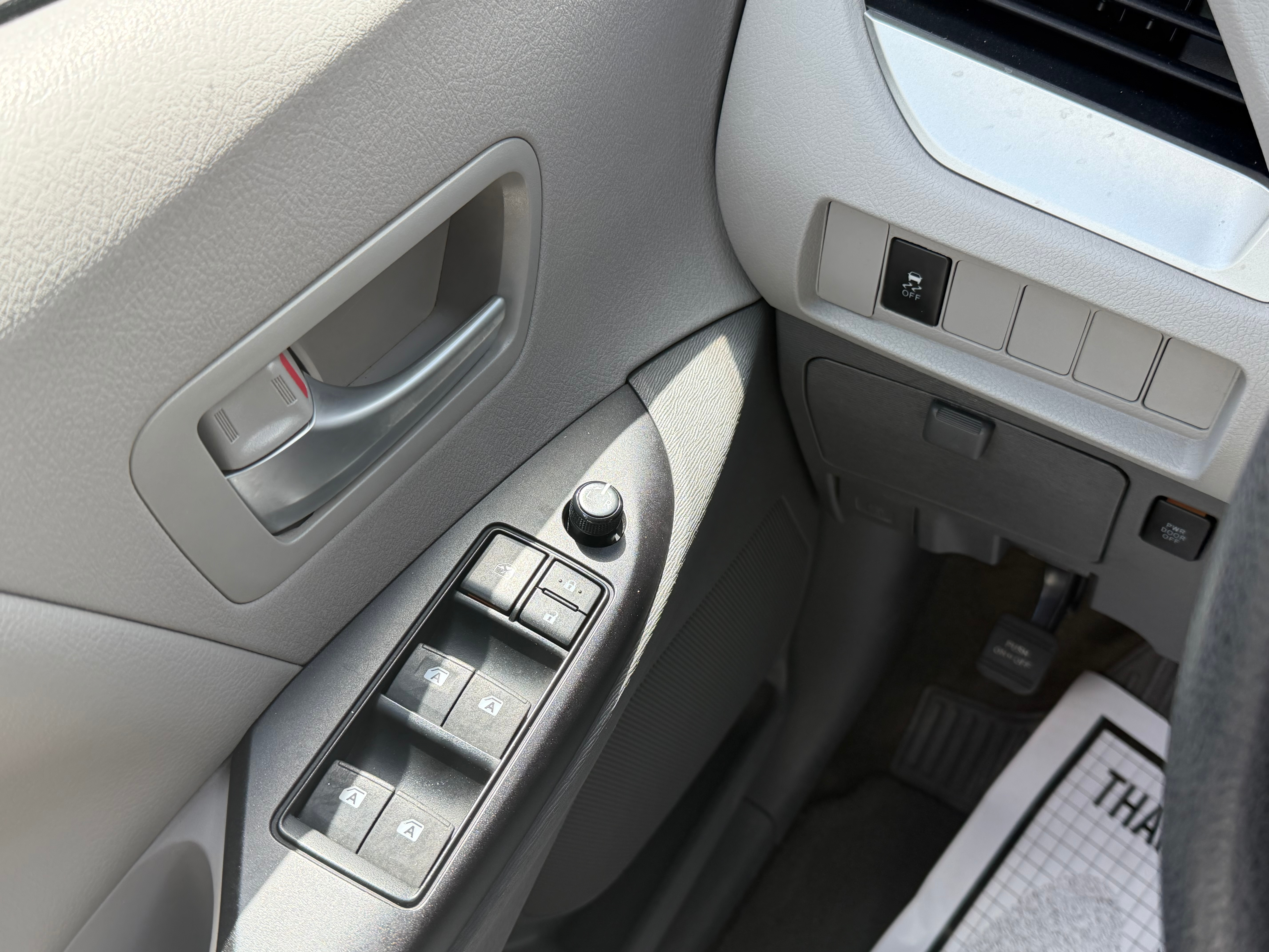 2016 Toyota Sienna LE - Photo 37