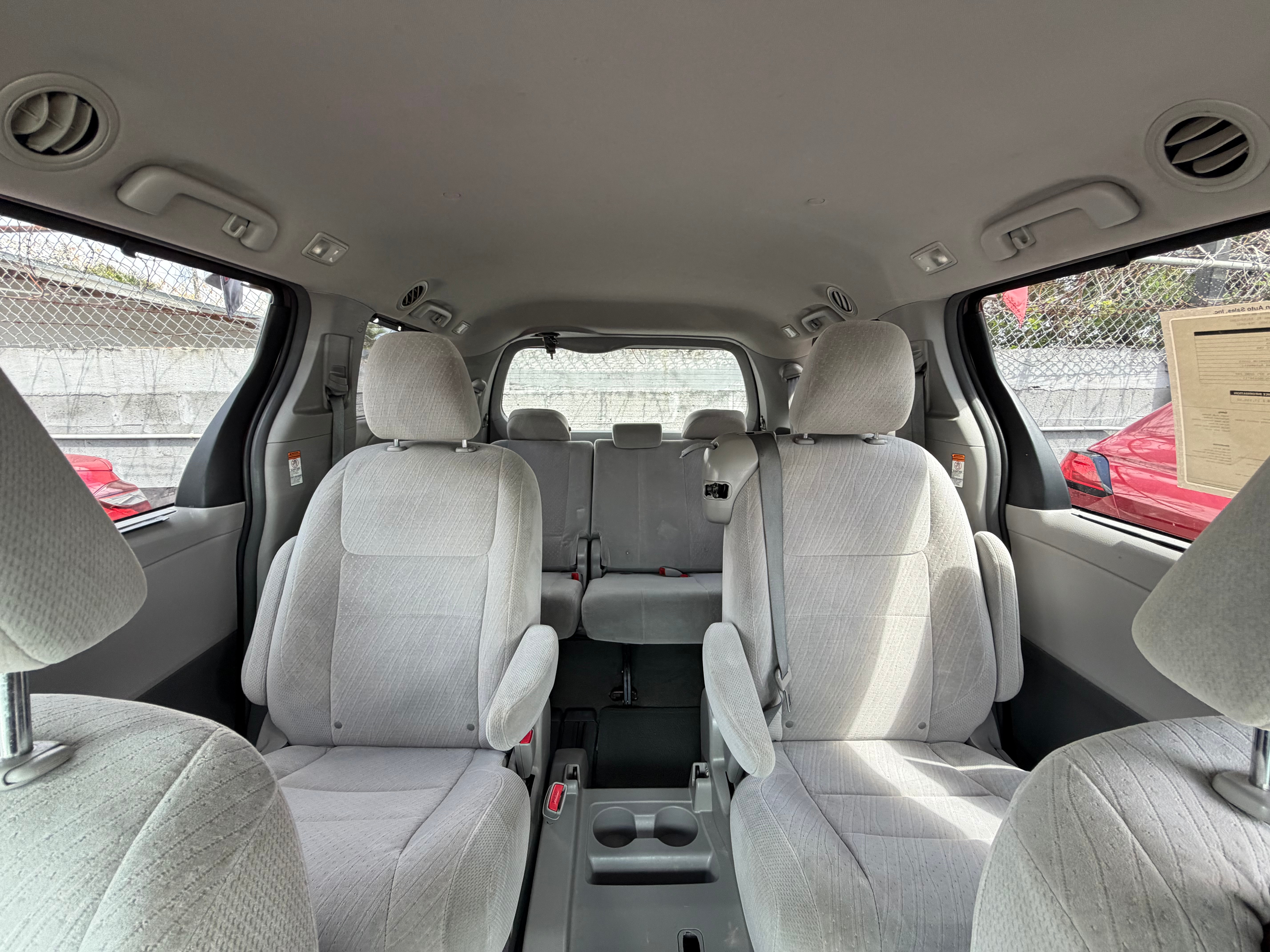 2016 Toyota Sienna LE - Photo 35
