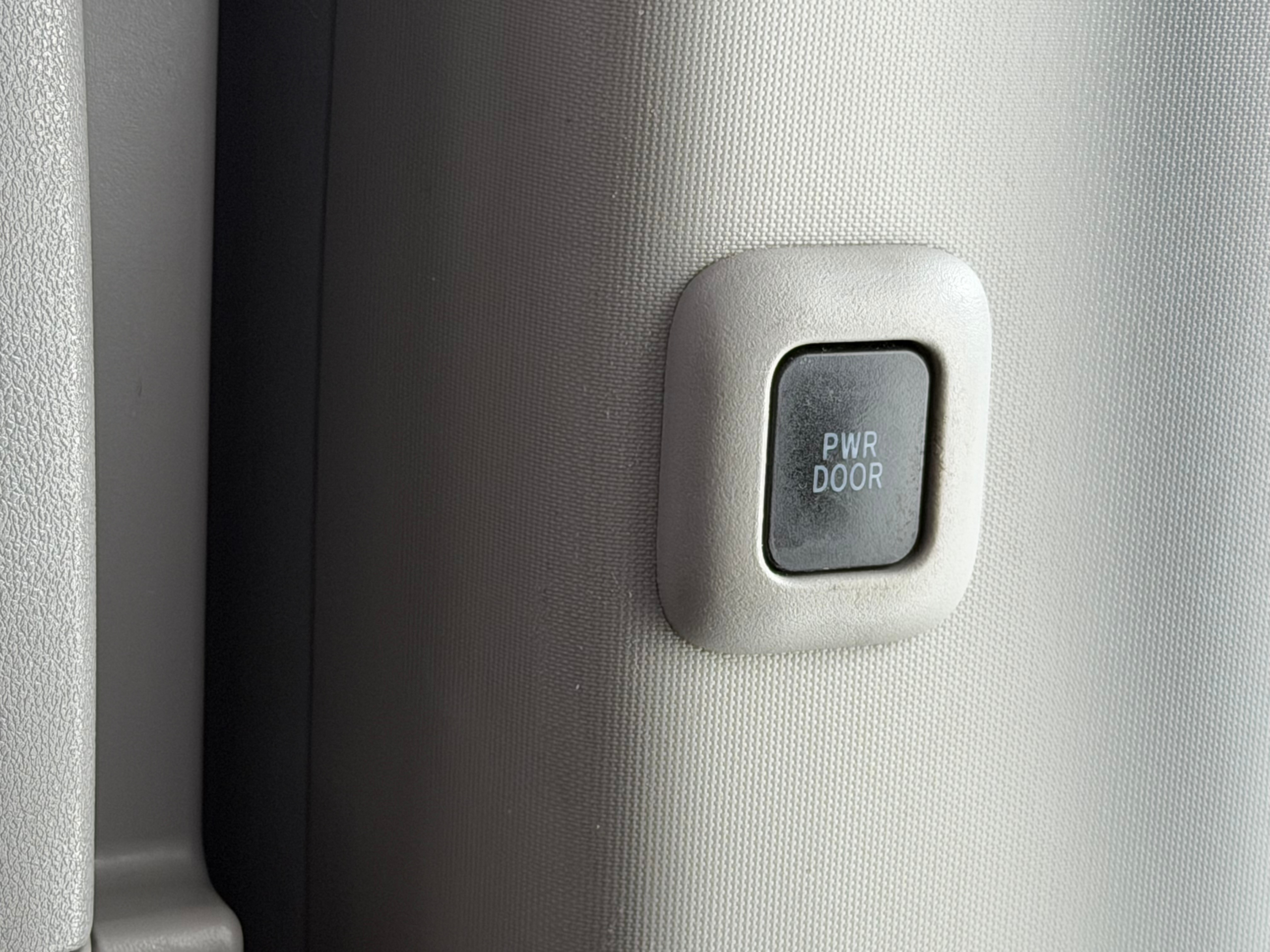 2016 Toyota Sienna LE - Photo 16