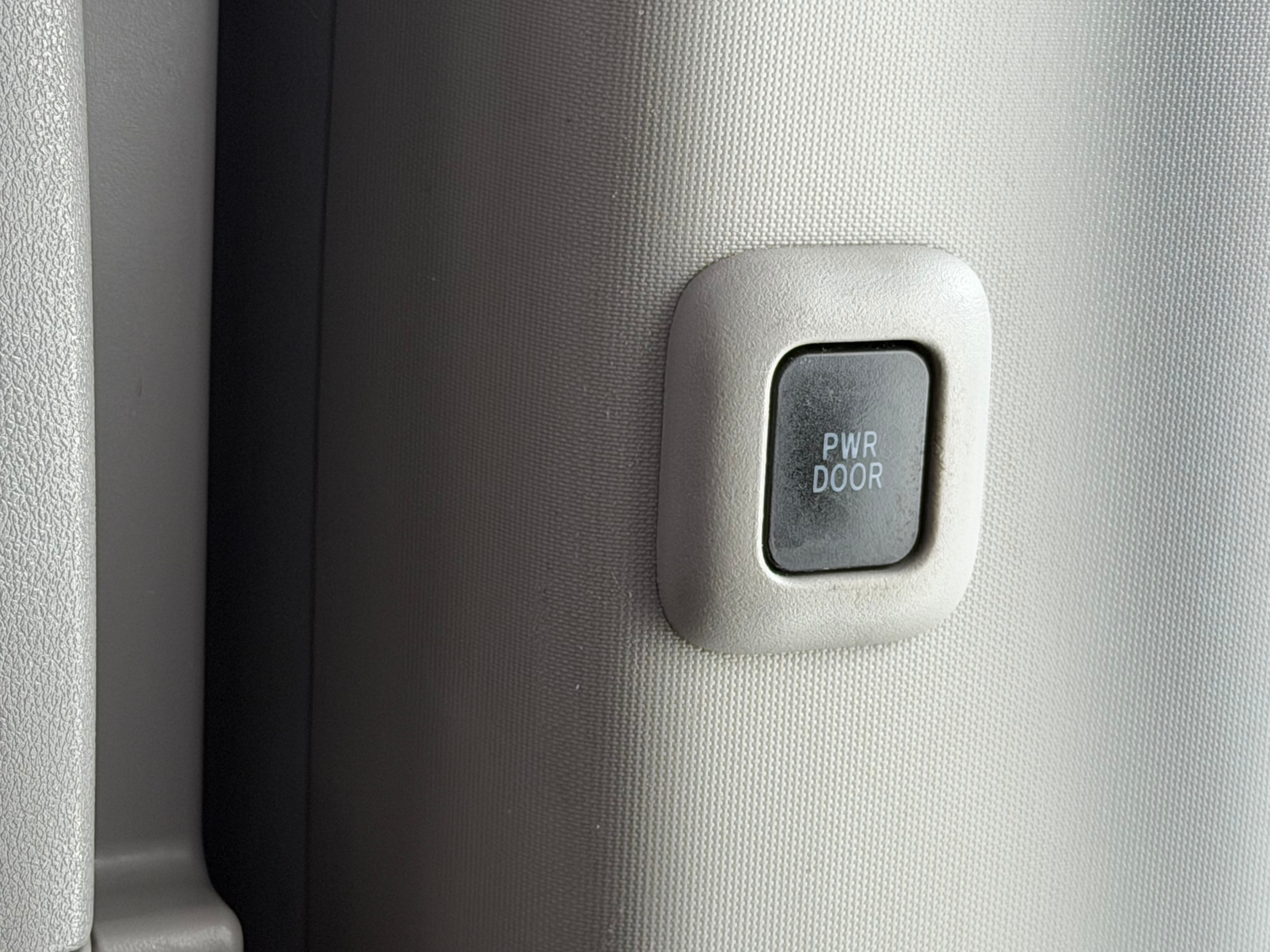 2016 Toyota Sienna LE - Photo 36