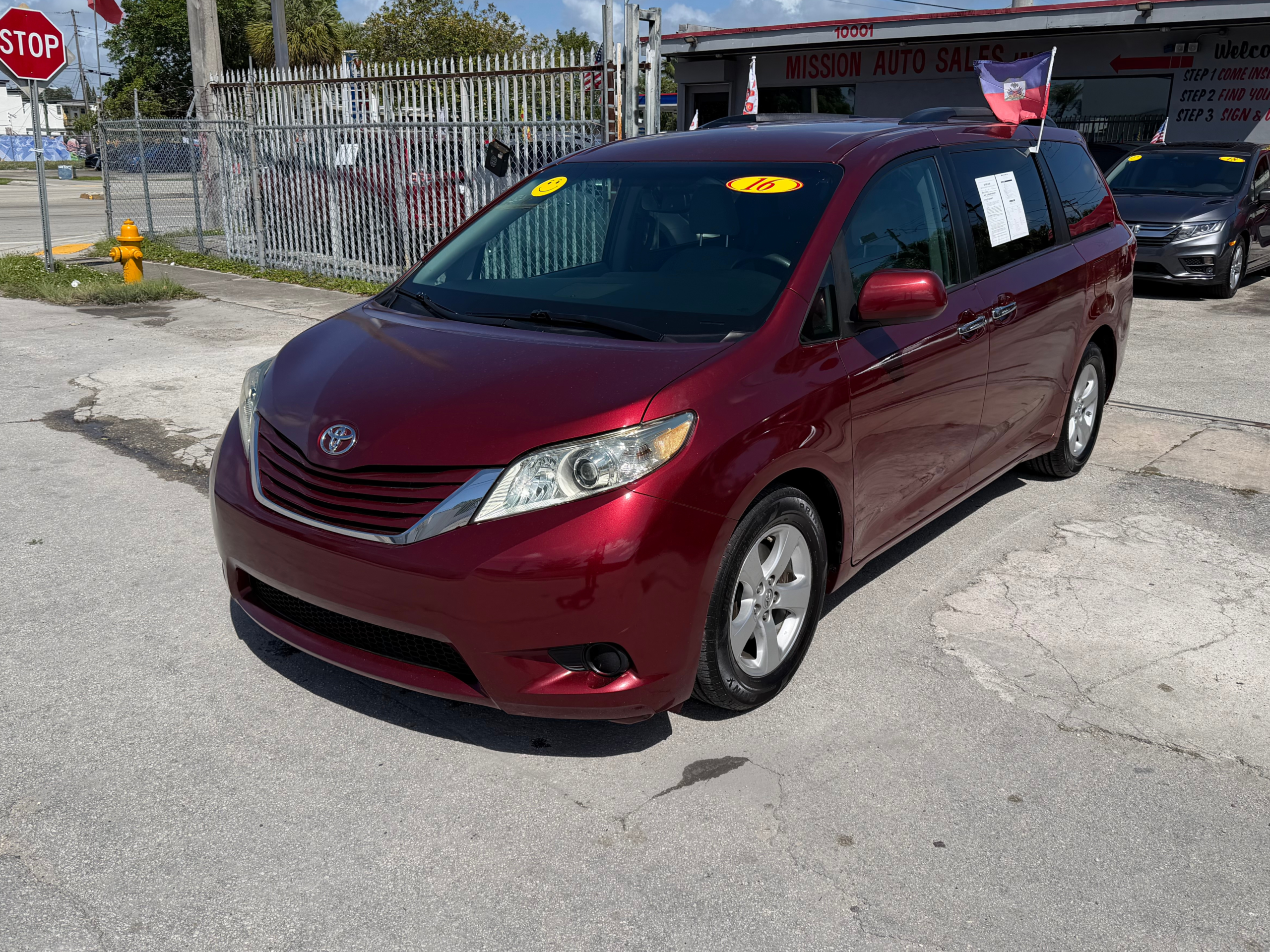 2016 Toyota Sienna LE - Photo 23