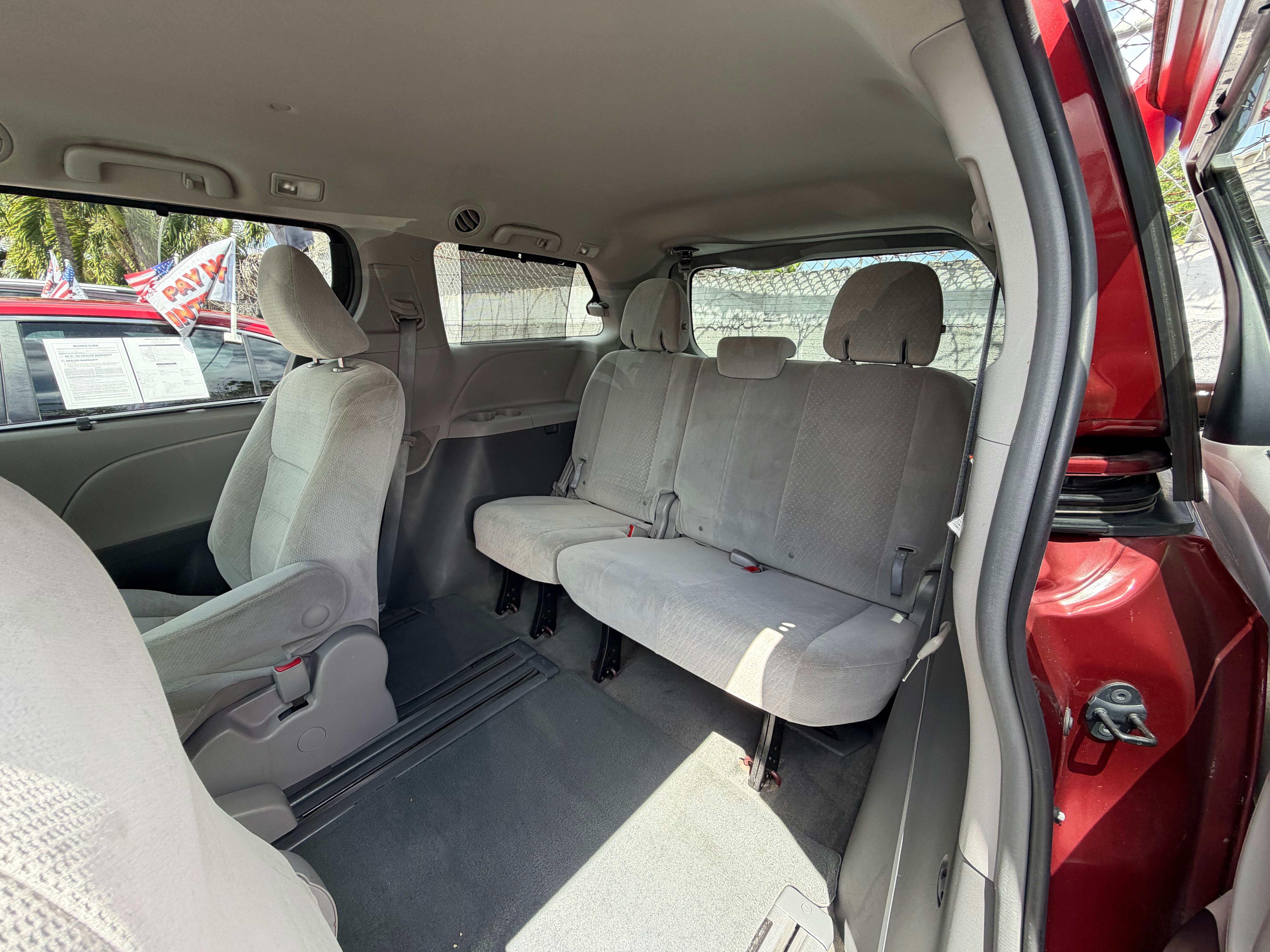 2016 Toyota Sienna LE - Photo 30