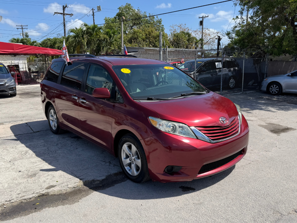 2016 Toyota Sienna LE FWD 8-Passenger V6