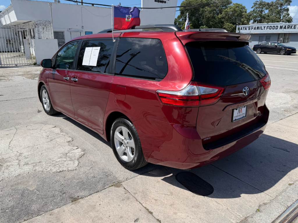 2016 Toyota Sienna LE FWD 8-Passenger V6