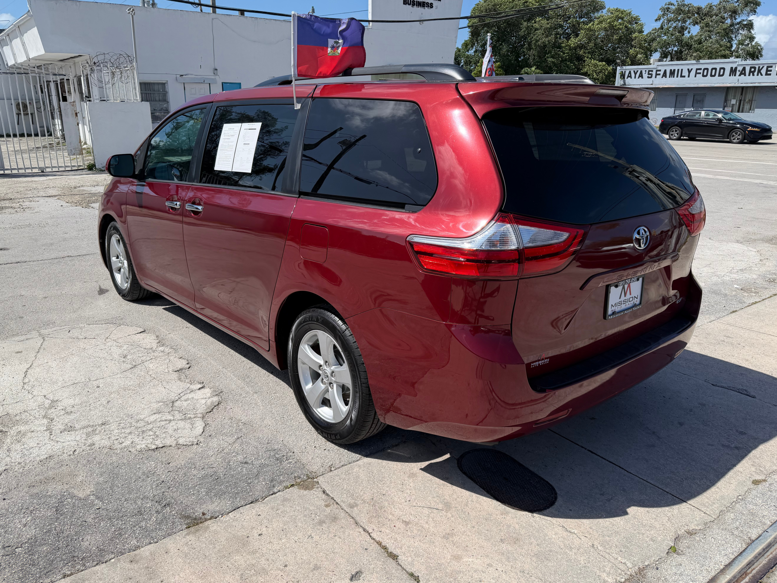 2016 Toyota Sienna LE - Photo 8