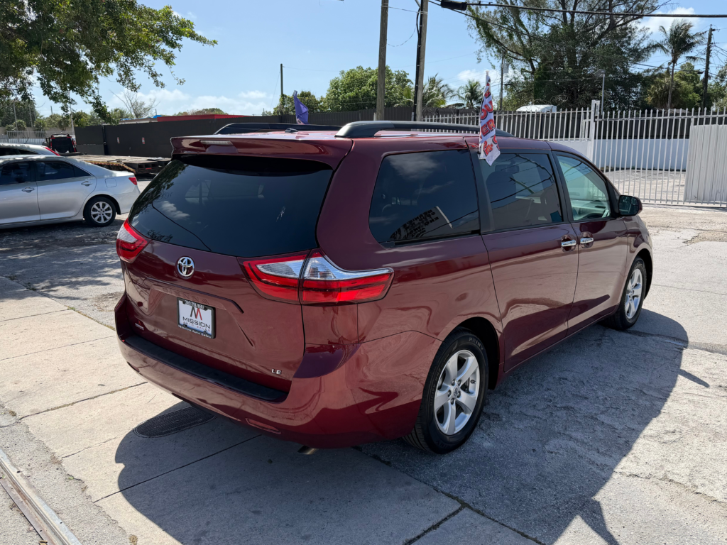 2016 Toyota Sienna LE FWD 8-Passenger V6
