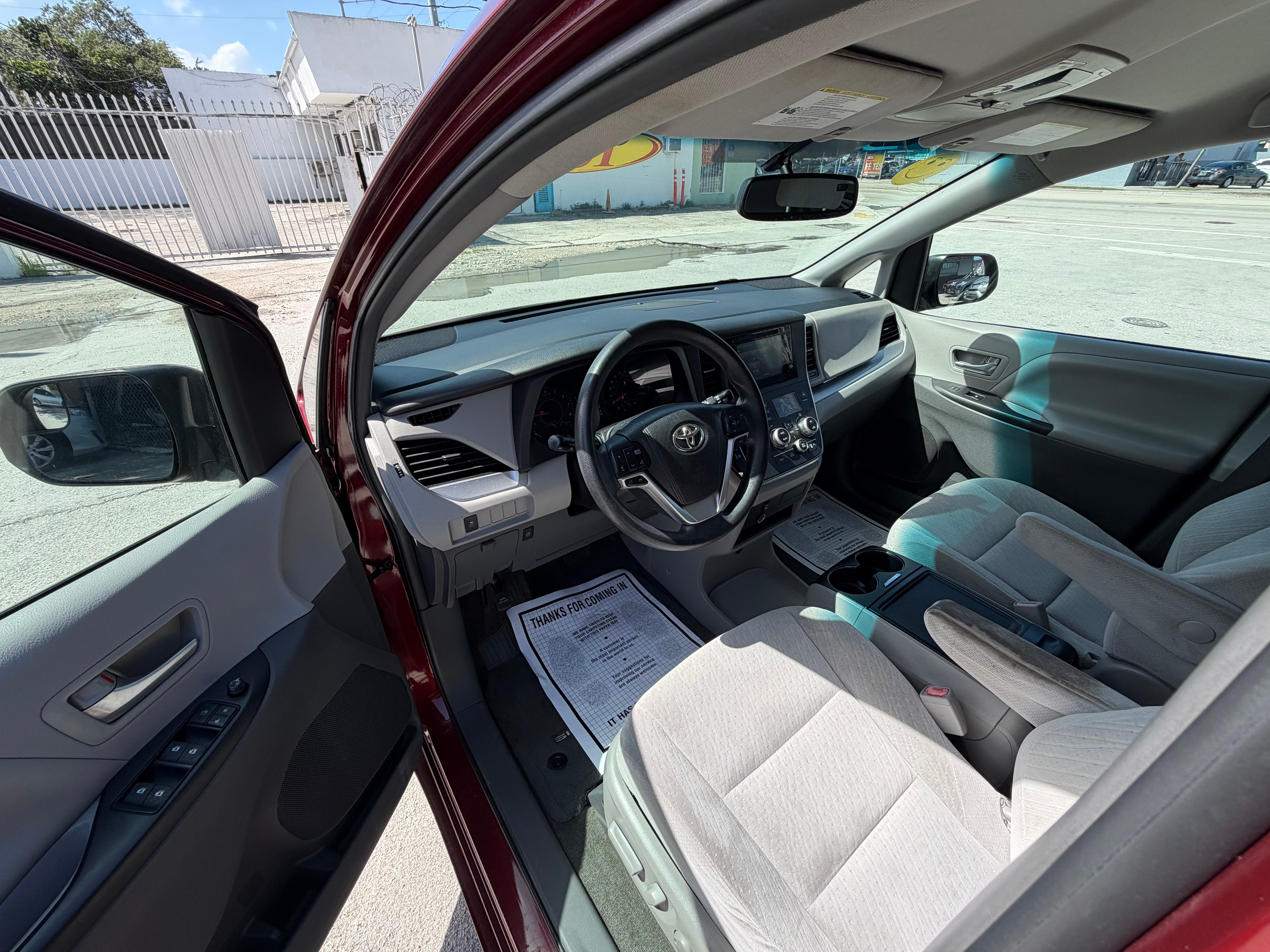 2016 Toyota Sienna LE - Photo 39