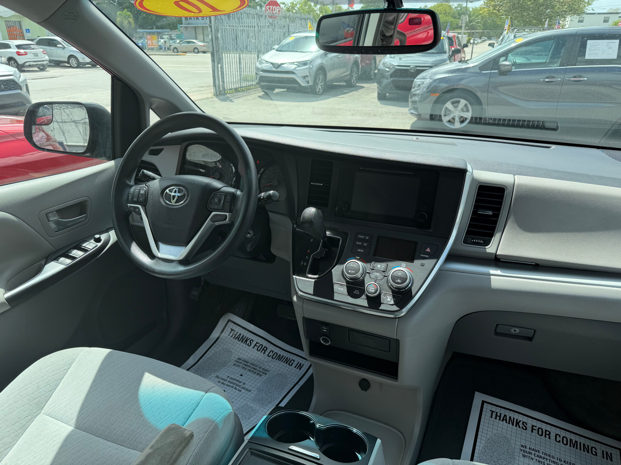 2016 Toyota Sienna LE - Photo 18