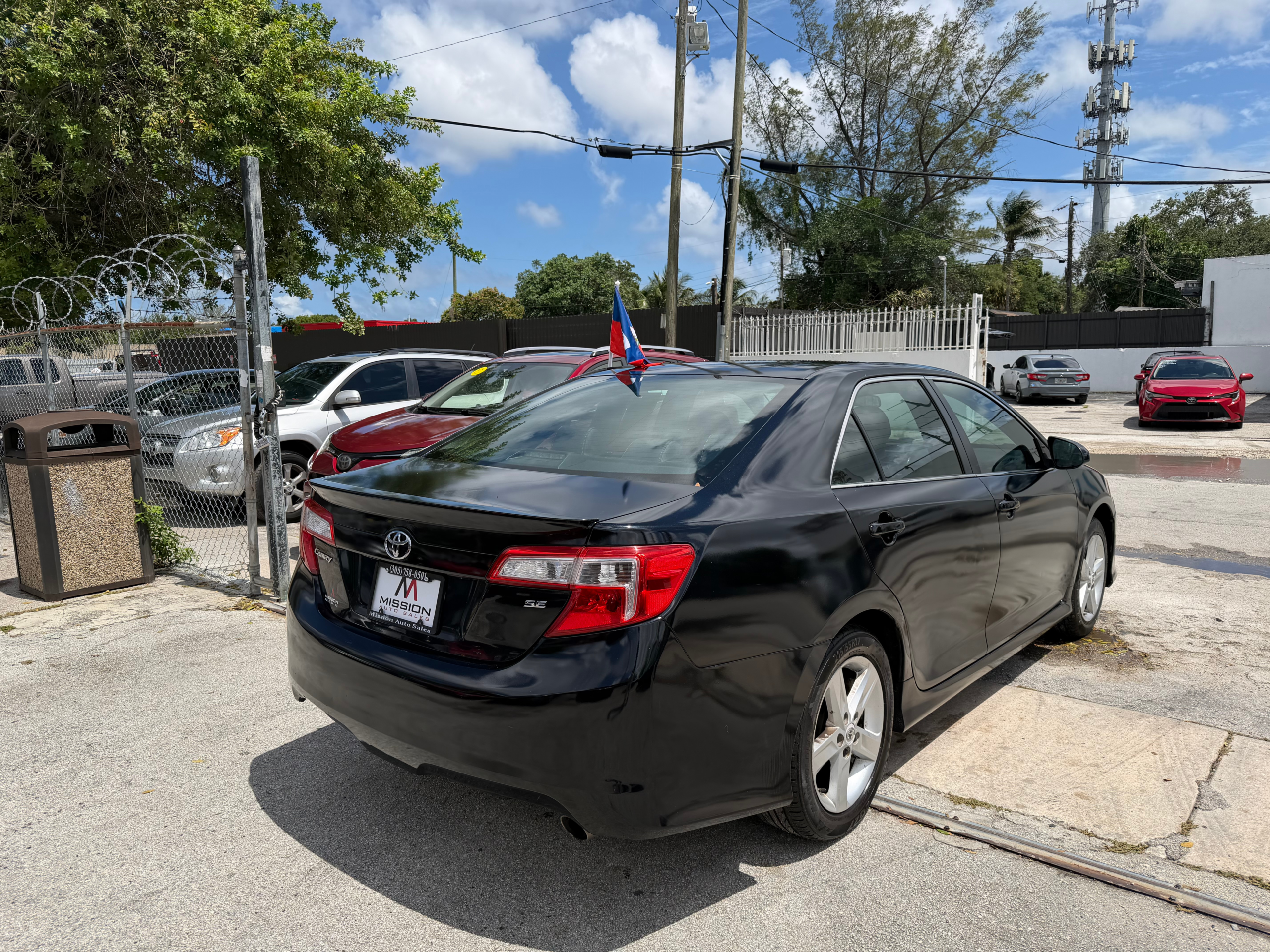 2012 Toyota Camry SE - Photo 19