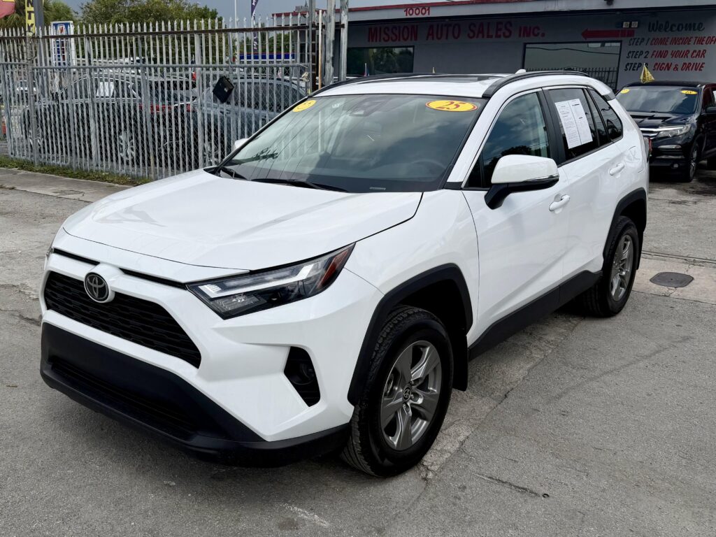 2025 Toyota RAV4 XLE