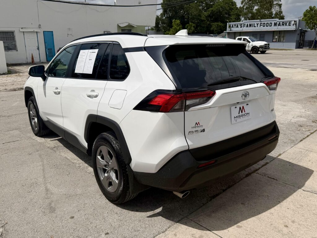 2025 Toyota RAV4 XLE