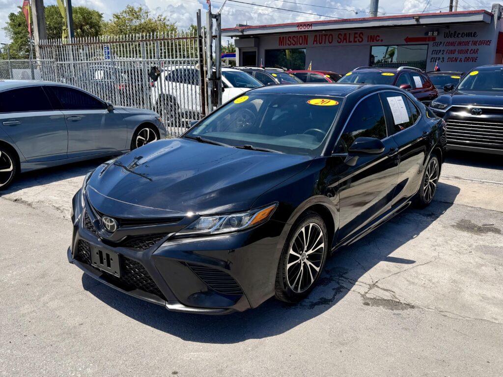 2020 Toyota Camry SE